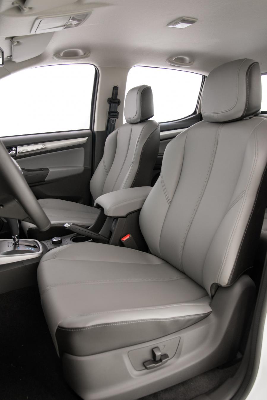 Интерьер Chevrolet S10 Double Cab 2016 года  (фото 8 из 32)